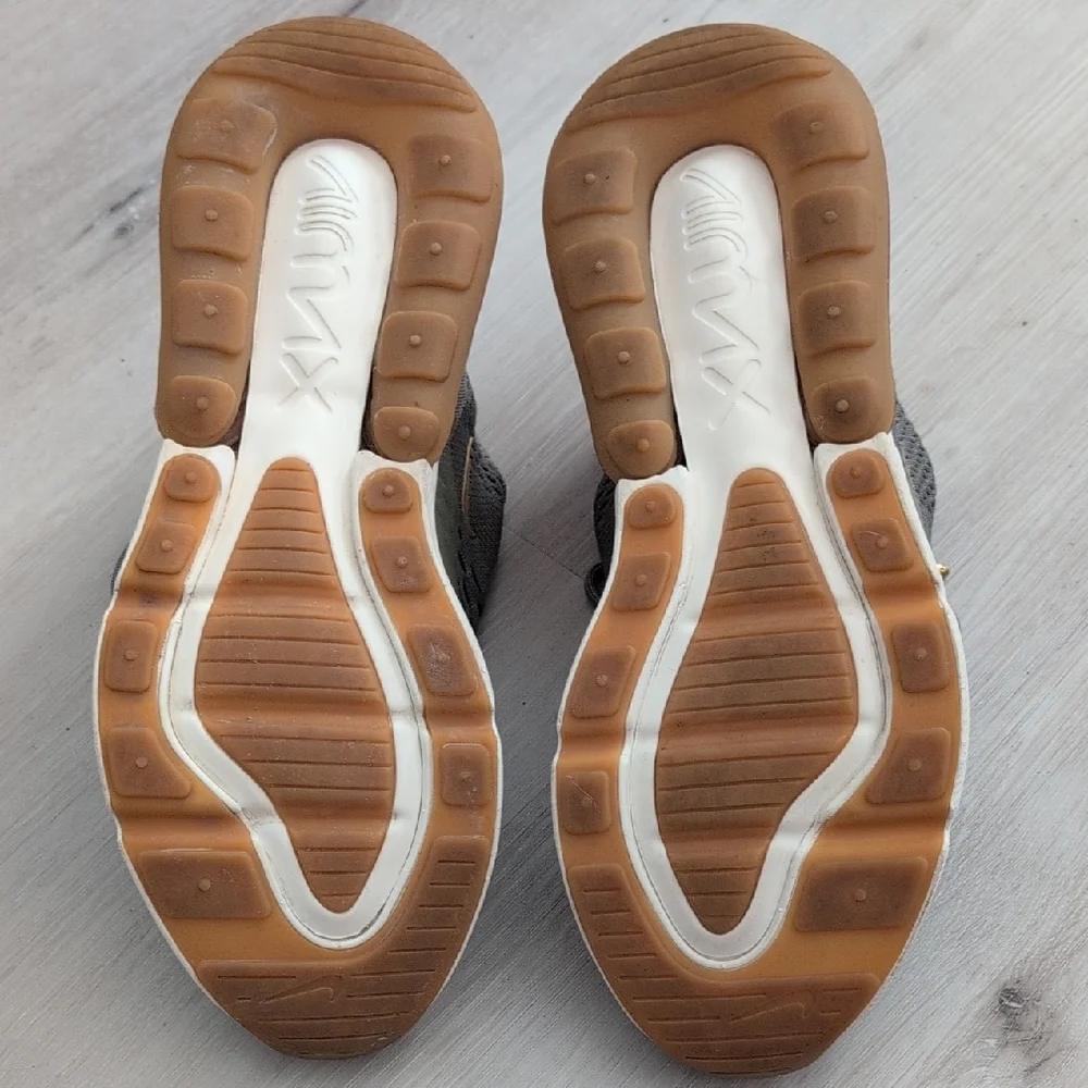 Nike Air 270 Gray Sneakers with Gold Accents - Picture 7 of 8